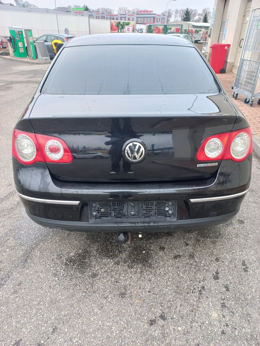 Volkswagen Pasat sedan 1.9 TDI 77 KW - 2