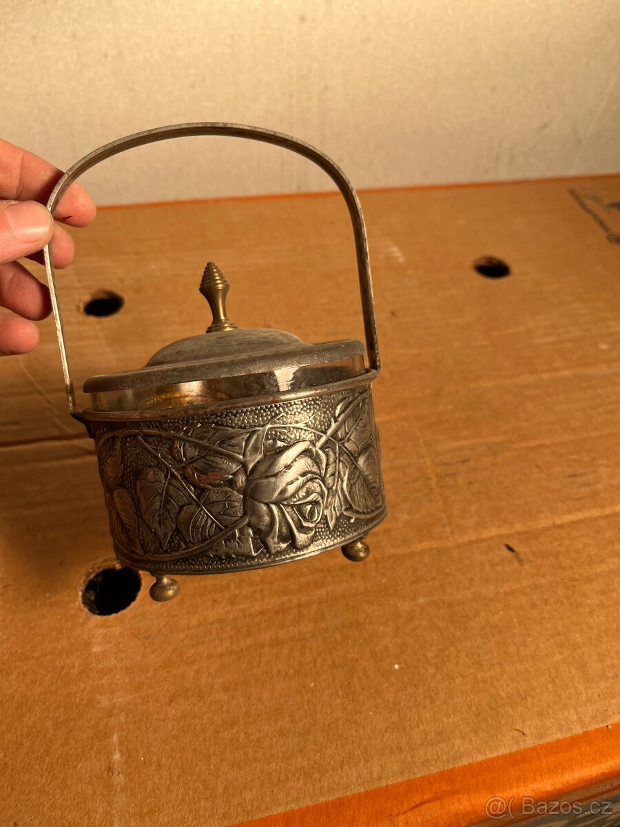 Kovová rytá dóza / starožitná cukřenka - 2