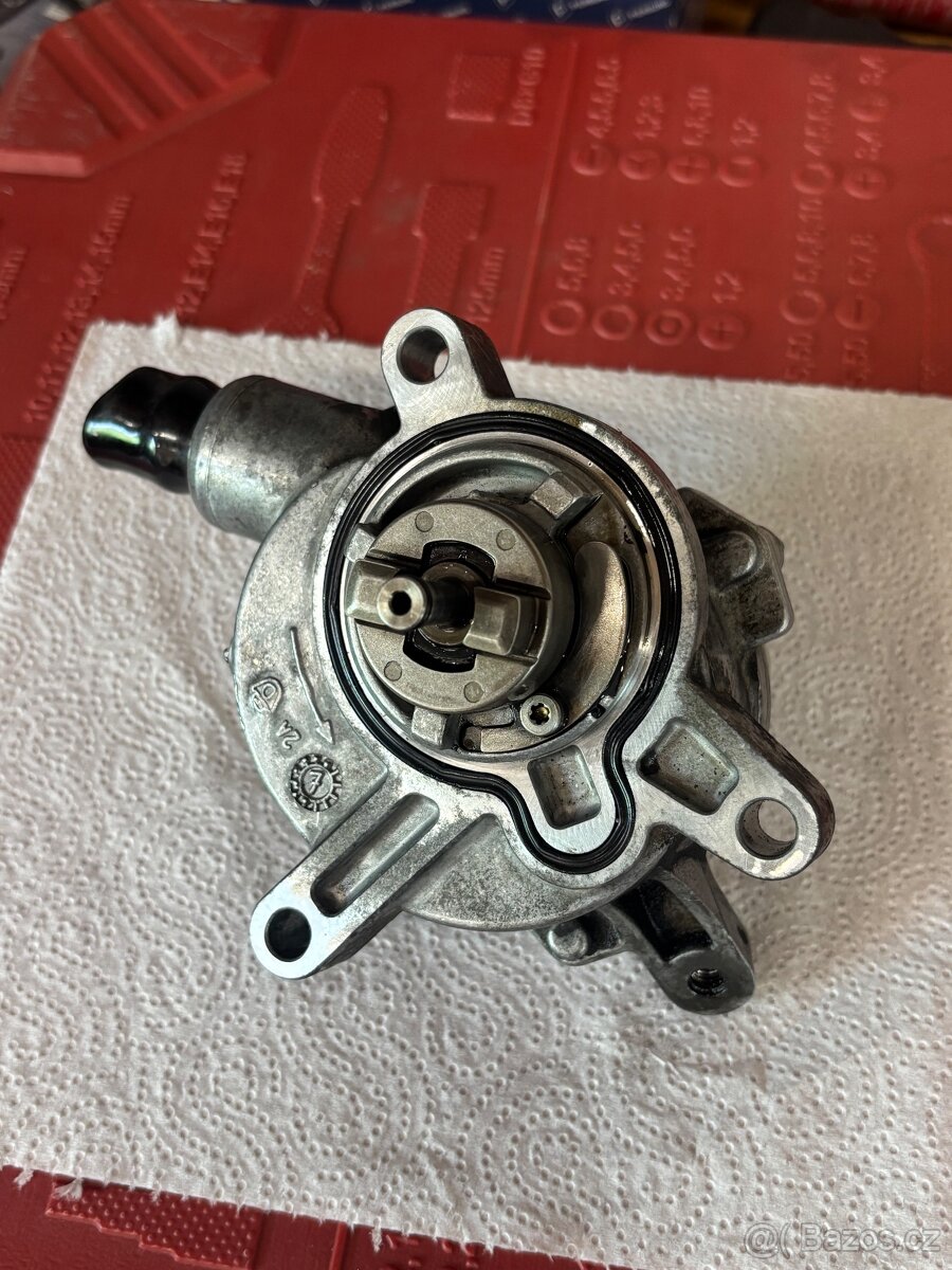 Volvo vakuová pumpa D5 - 2