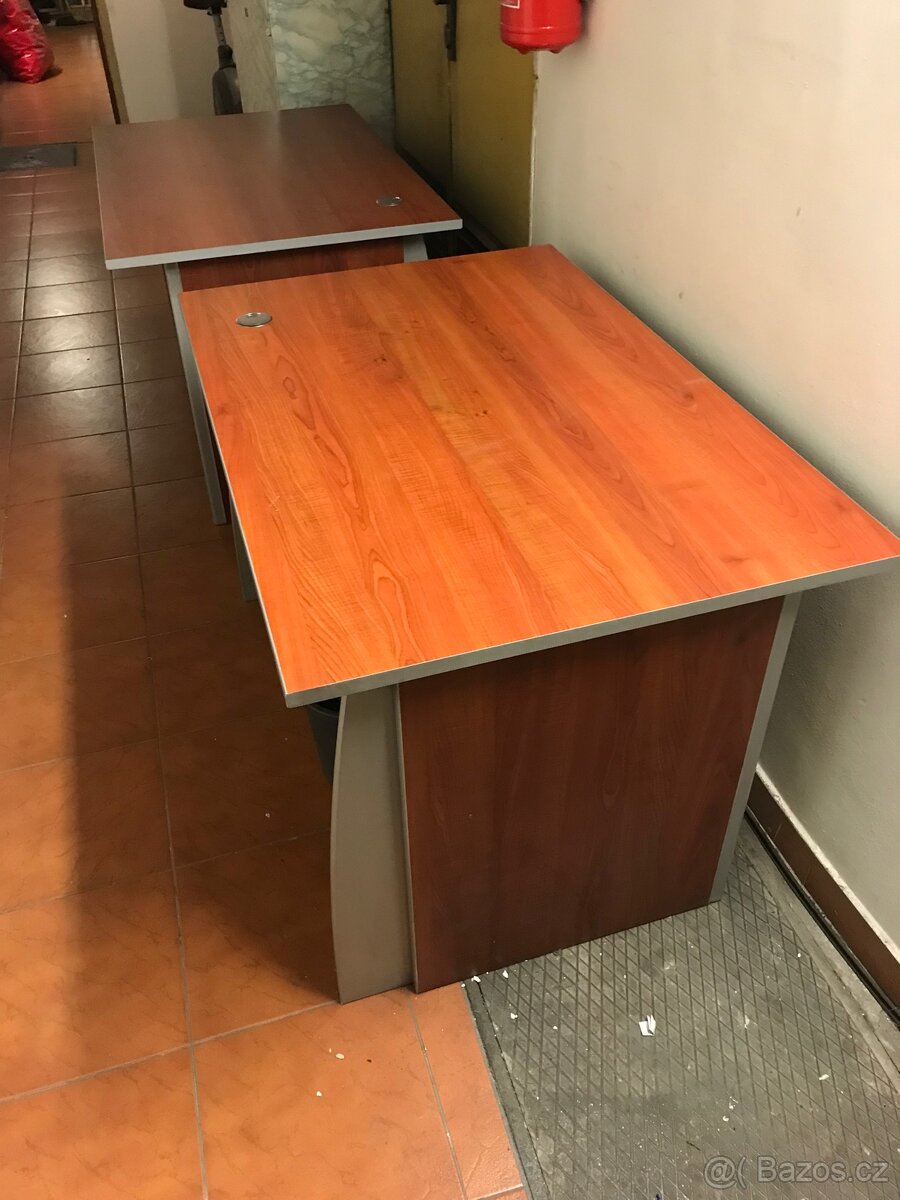 Kancelářský stůl - 2