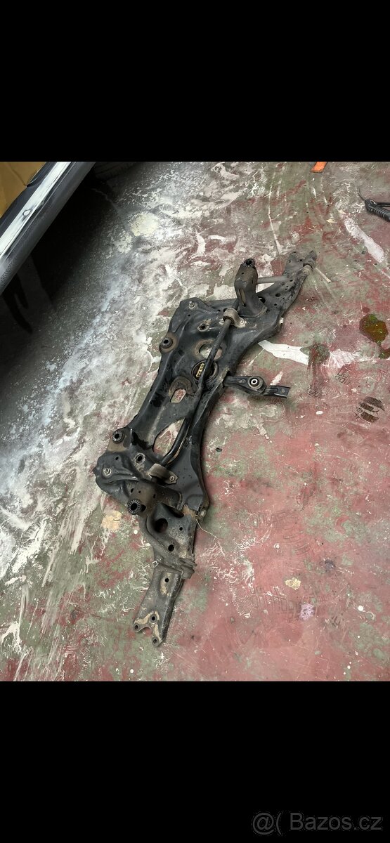 Octavia 3 III 2013- přední náprava nápravnice rameno - 2