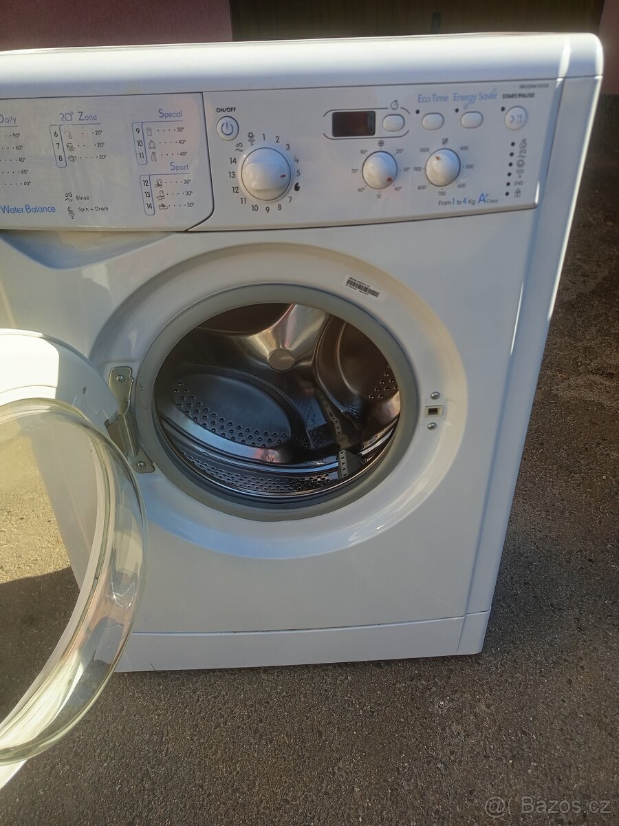 Pračka Indesit - 2