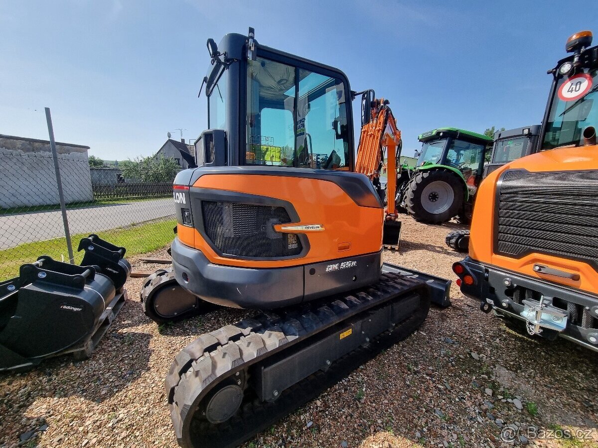 Kompaktní rypadlo DEVELON DX55R - 2