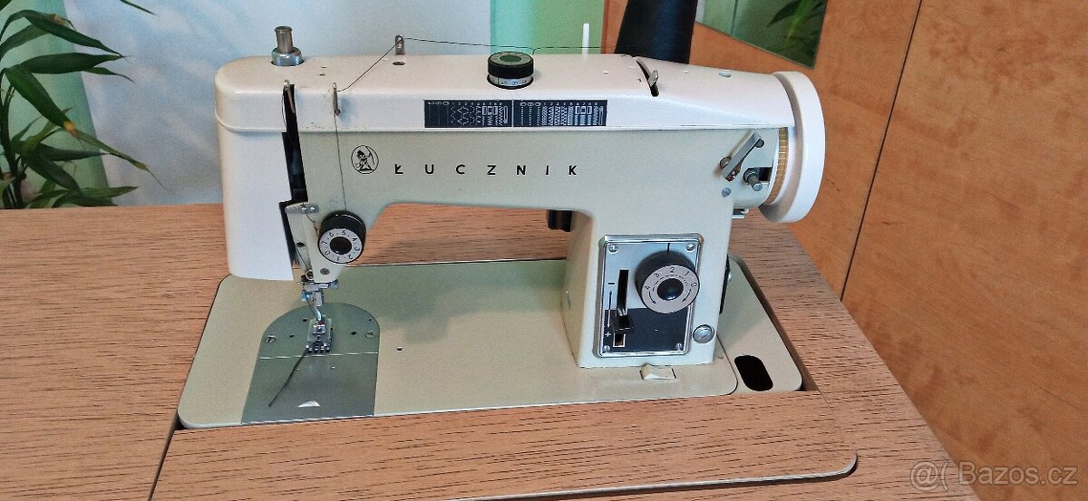 šicí stroj Lucznik 438 ( elektrický pohon) - 2