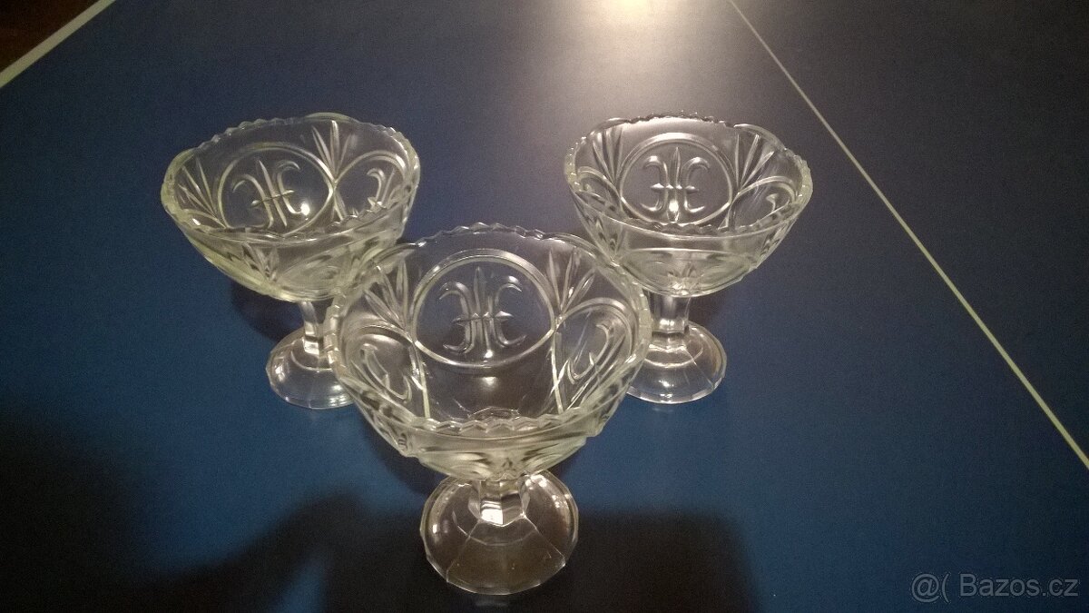 Misky na poháry, popelníky, misky, panáky, víno, šampaňské - 2