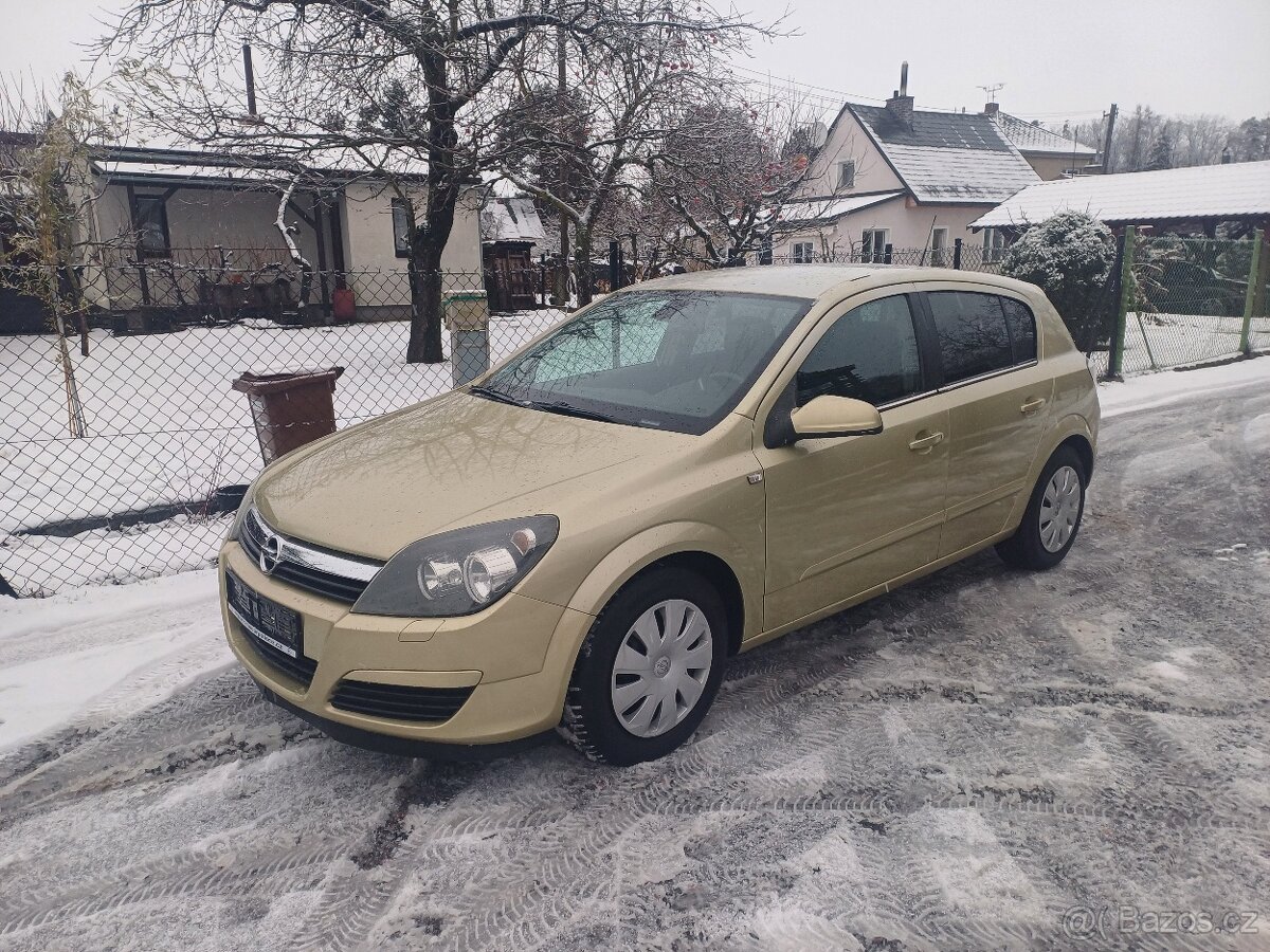 Benzínová Opel Astra 1.6 16V Twinport - 2
