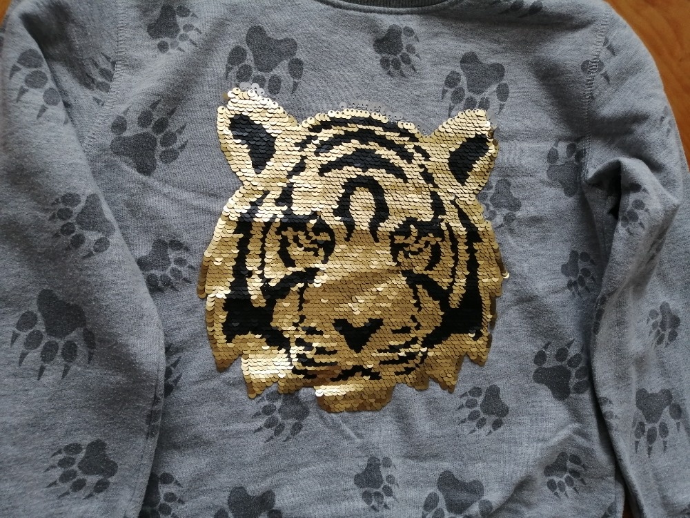 Chlapecká mikina s flitry vel.122/128 - 2