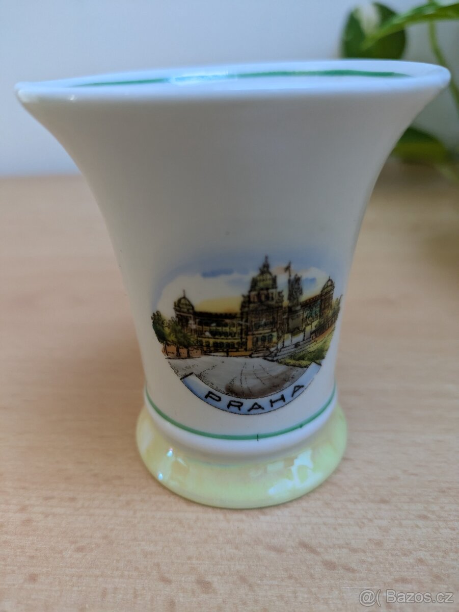 Porcelánová vázička - 2