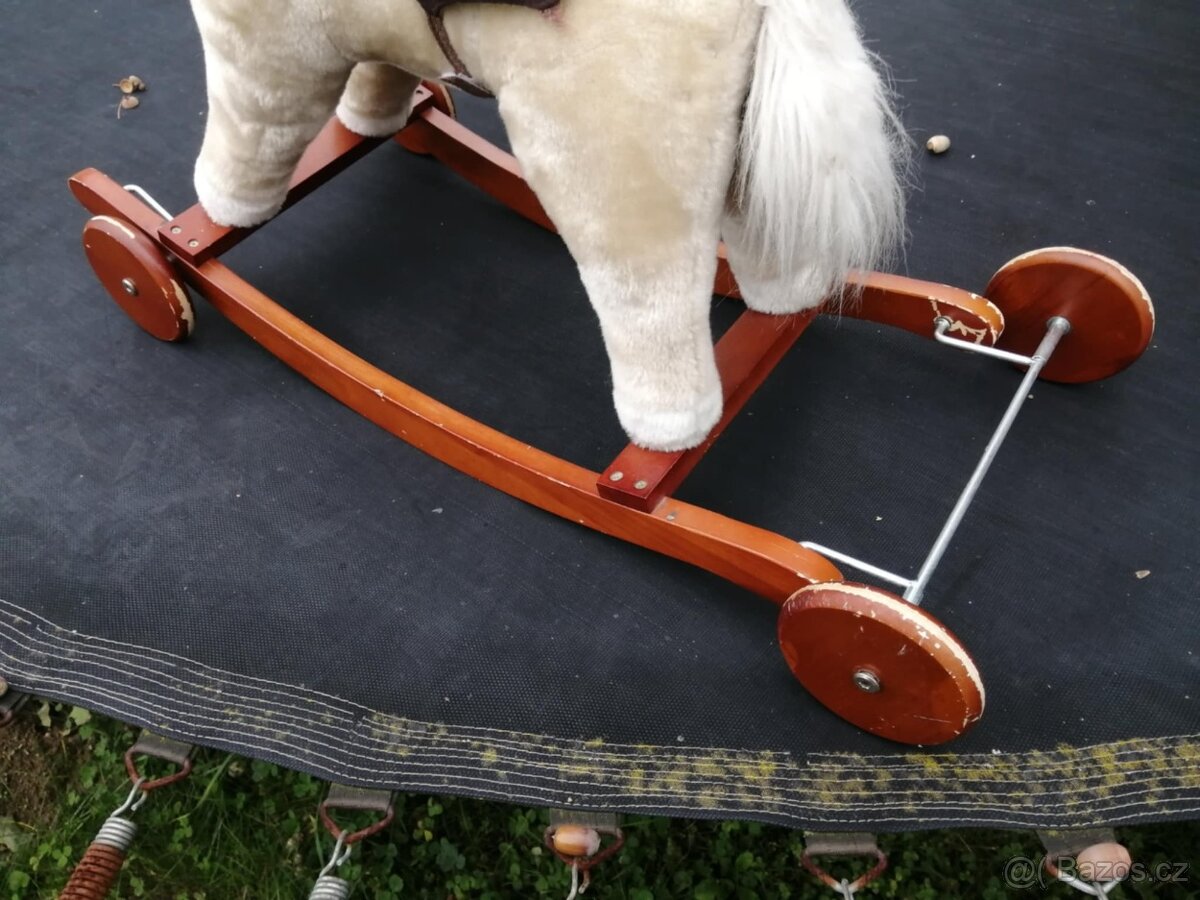 Houpací a jezdící kun - 2