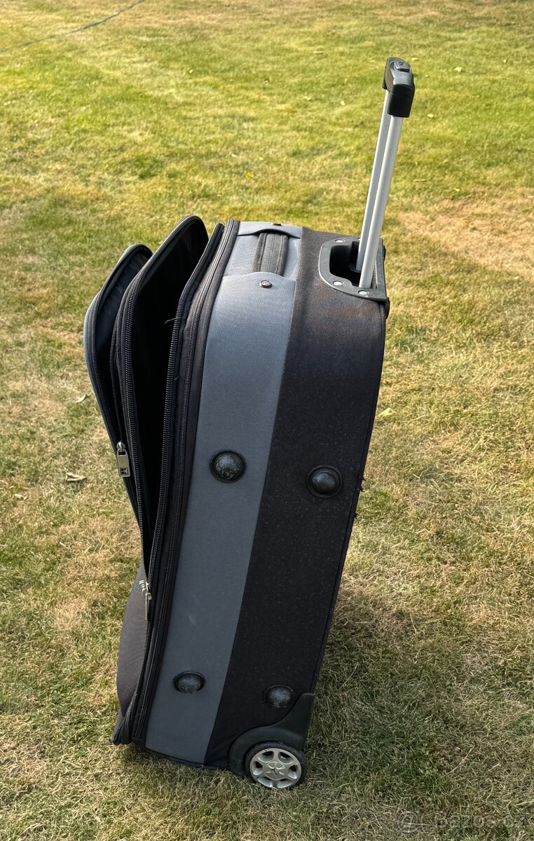 Černý kufr na kolečkách - 2