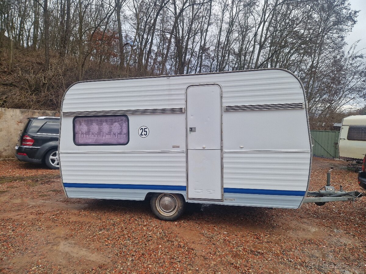Obytný přívěs, karavan - 2