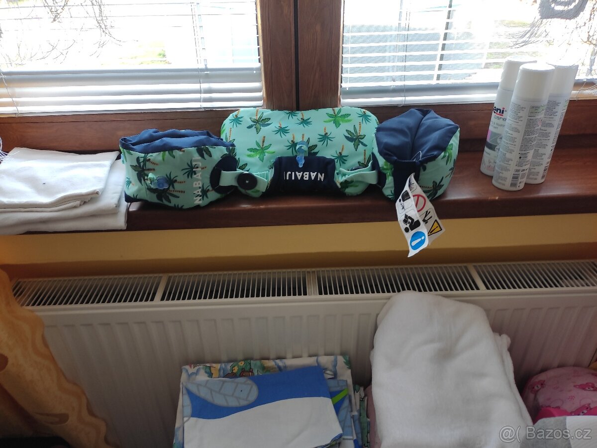 Dětské oblečení a různé potřeby pro holčičku - 2