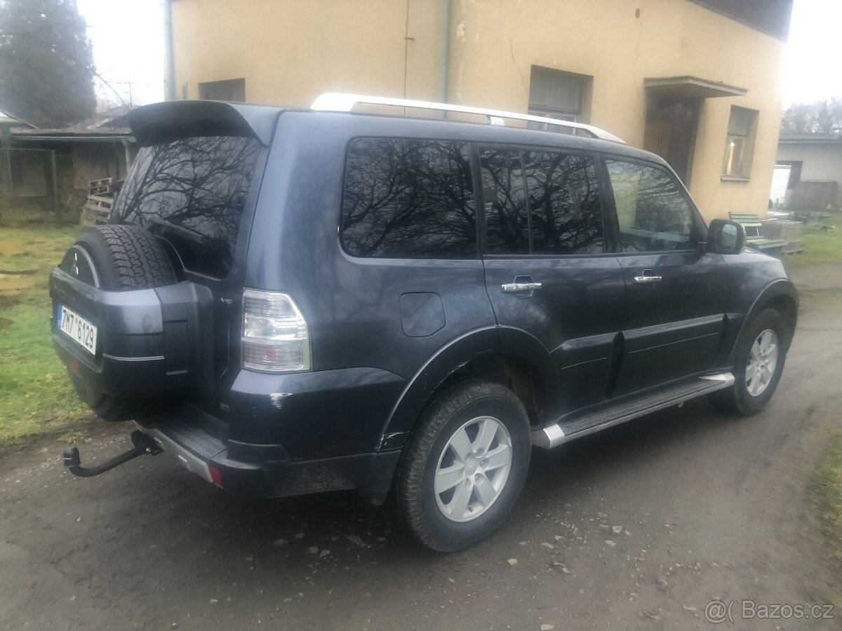 Mitsubishi Pajero-Montero - 2