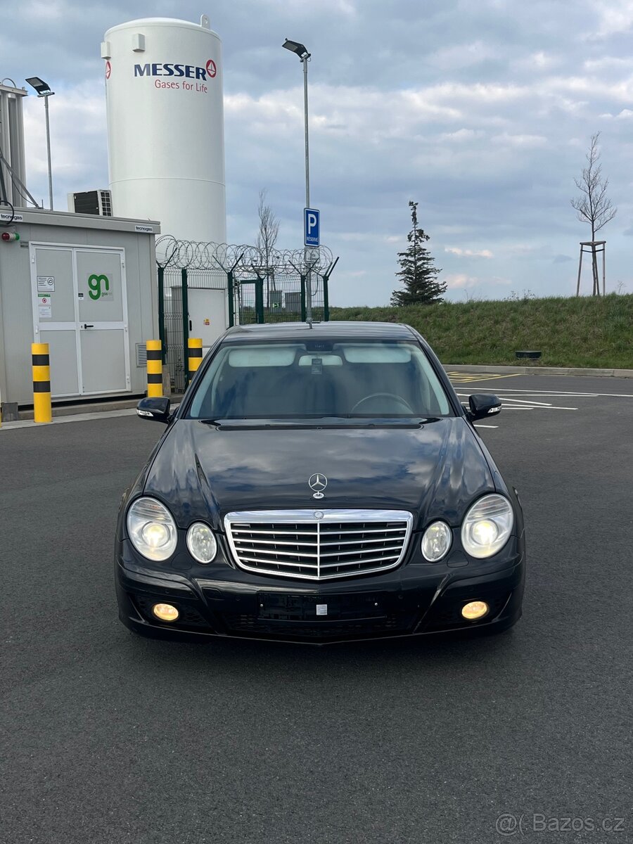 Mercedes E300 - 2