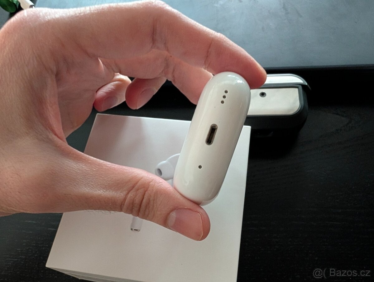 Apple AirPods Pro 2 (Lightning) - 2