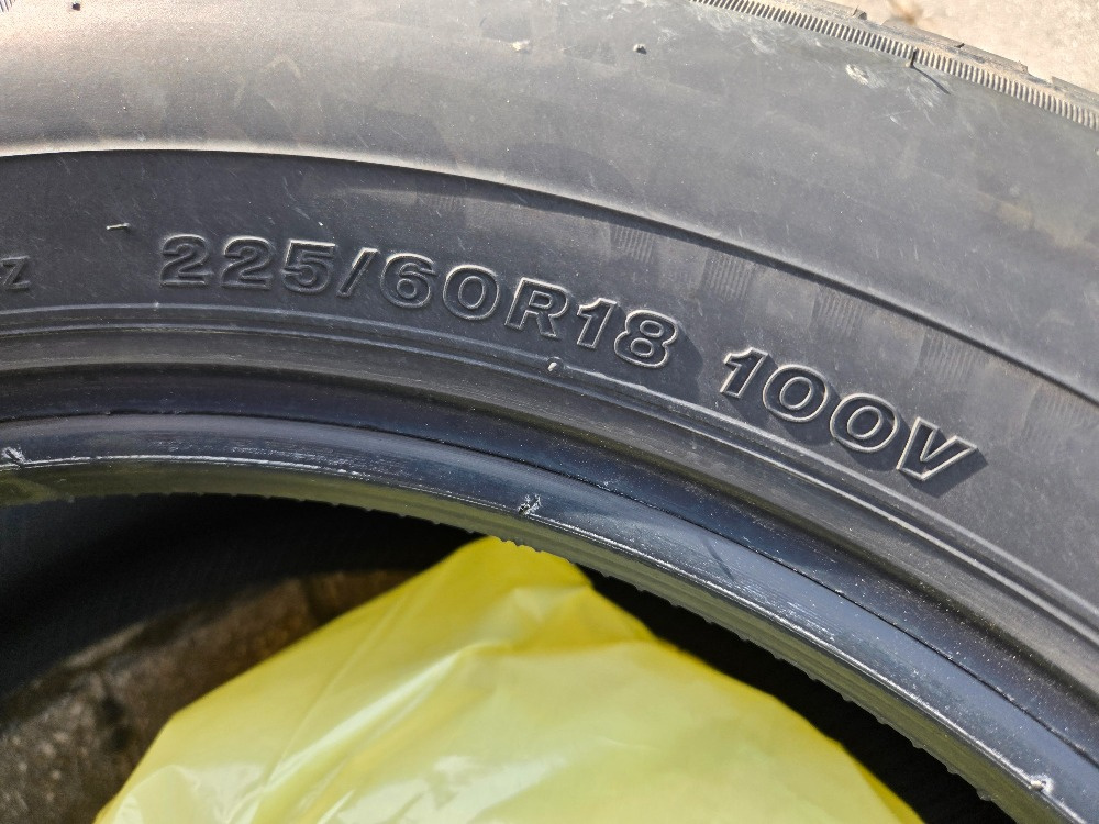 Bridgestone Alenza 225/60 R18 - 2