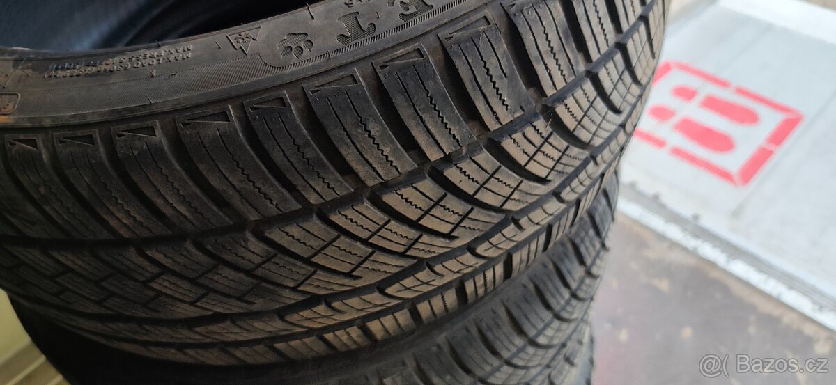 zimní pneu 225/40 r18 - 2