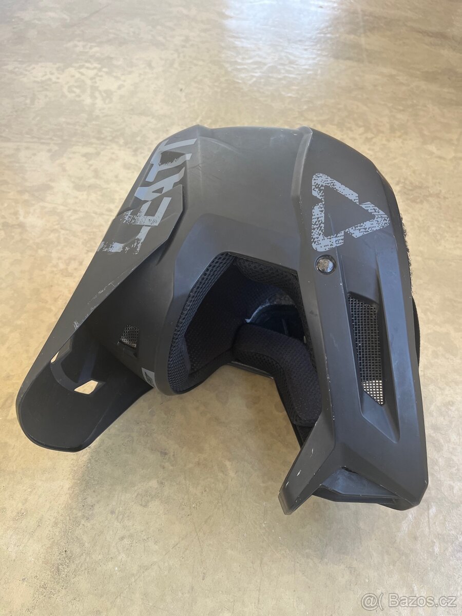 Leatt Gravity DH 1.0 helma vel. S - 2