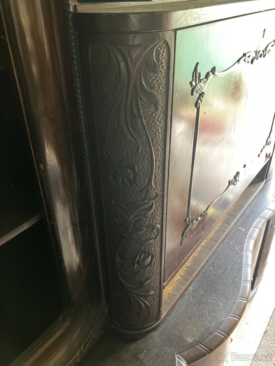 Starožitný kredenc (konec 19. století) - 2