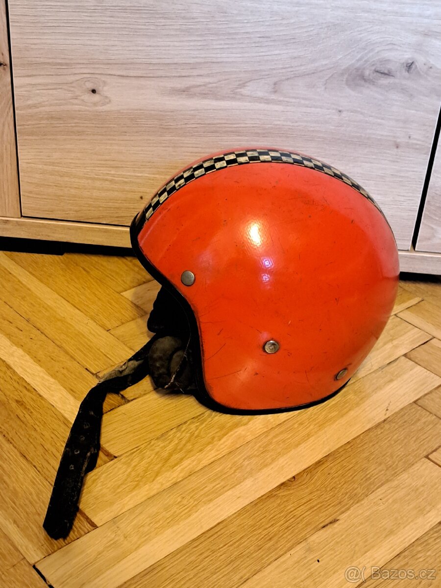 Přilba na veterána, retro přilba- KOVONA KARVINÁ- 57-58 - 2