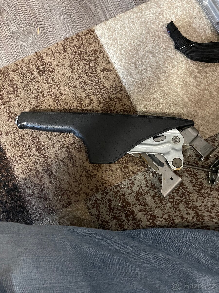 Octavia 1 RS kožená ruční brzda - 2