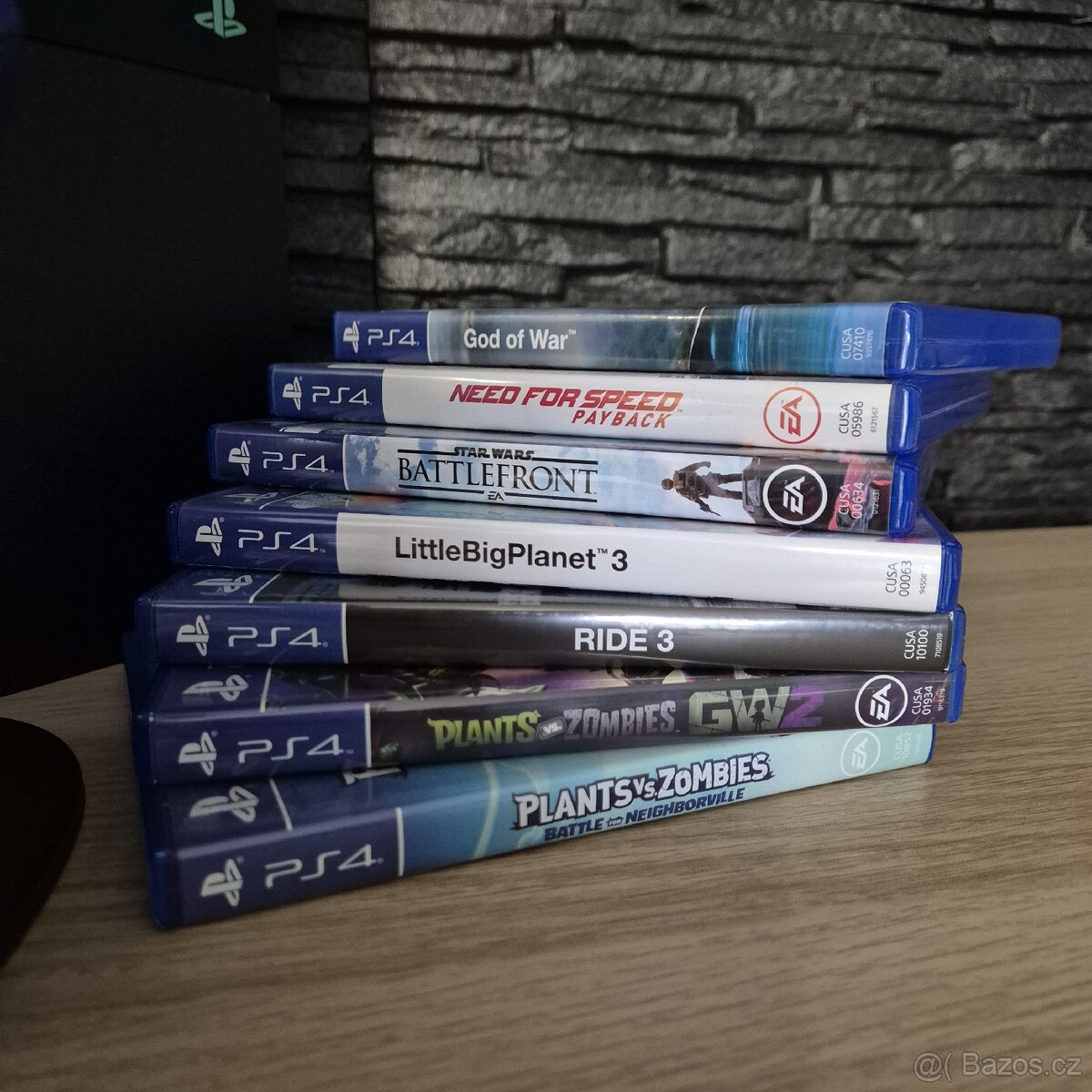 PlayStation 4 500GB + 2 Ovladače + 9 Her - 2