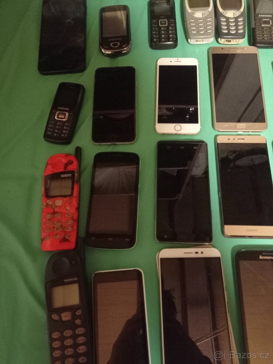Staré telefony - 2