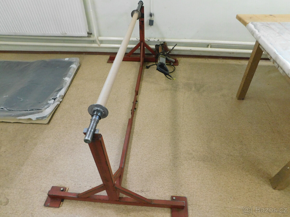 Stojan na odvíjení rolí textilu - 2