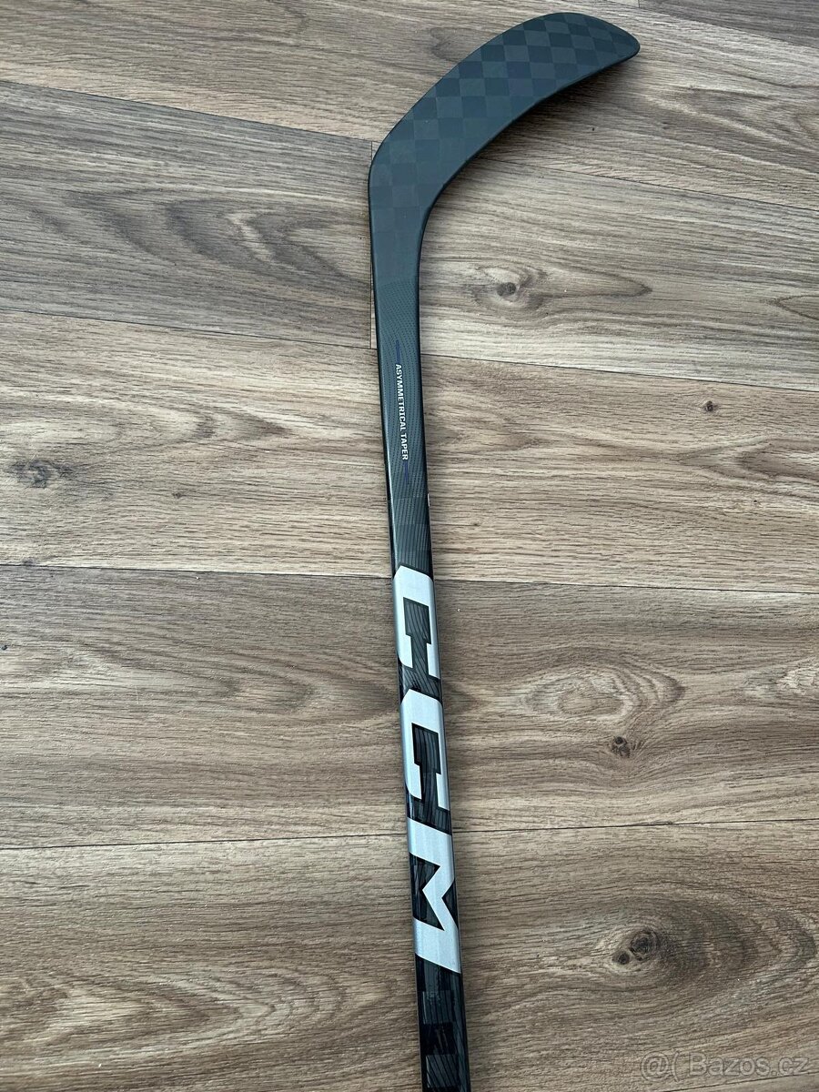 Nová hokejka CCM Ribcor Trigger 7 SR flex 80, zahnutí P28 - 2