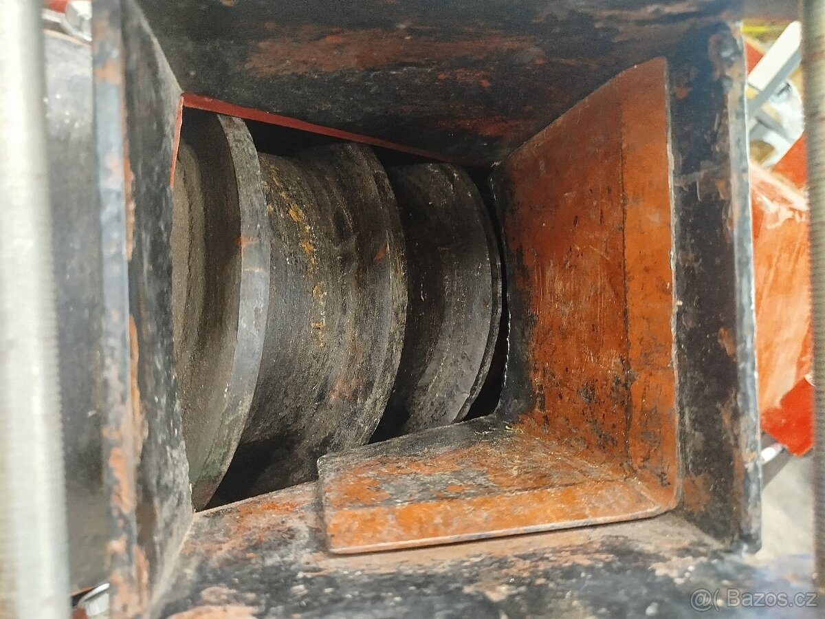 Šnekový štěpkovač,špalíkovač - 2