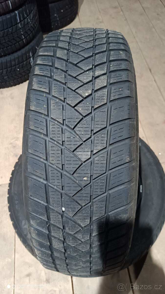 Zimní pneumatiky 215/65r 17 - 2