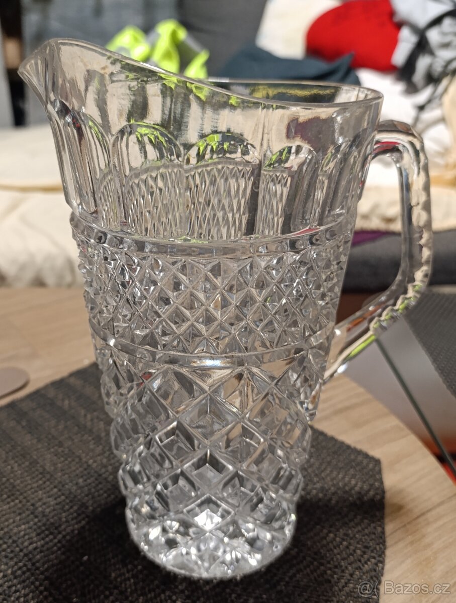 Broušená skleněná váza a džbán - 2