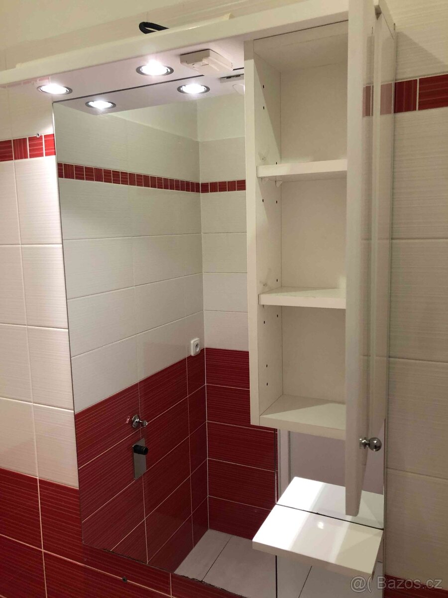 zrcadlová galerka s osvětlením - 2