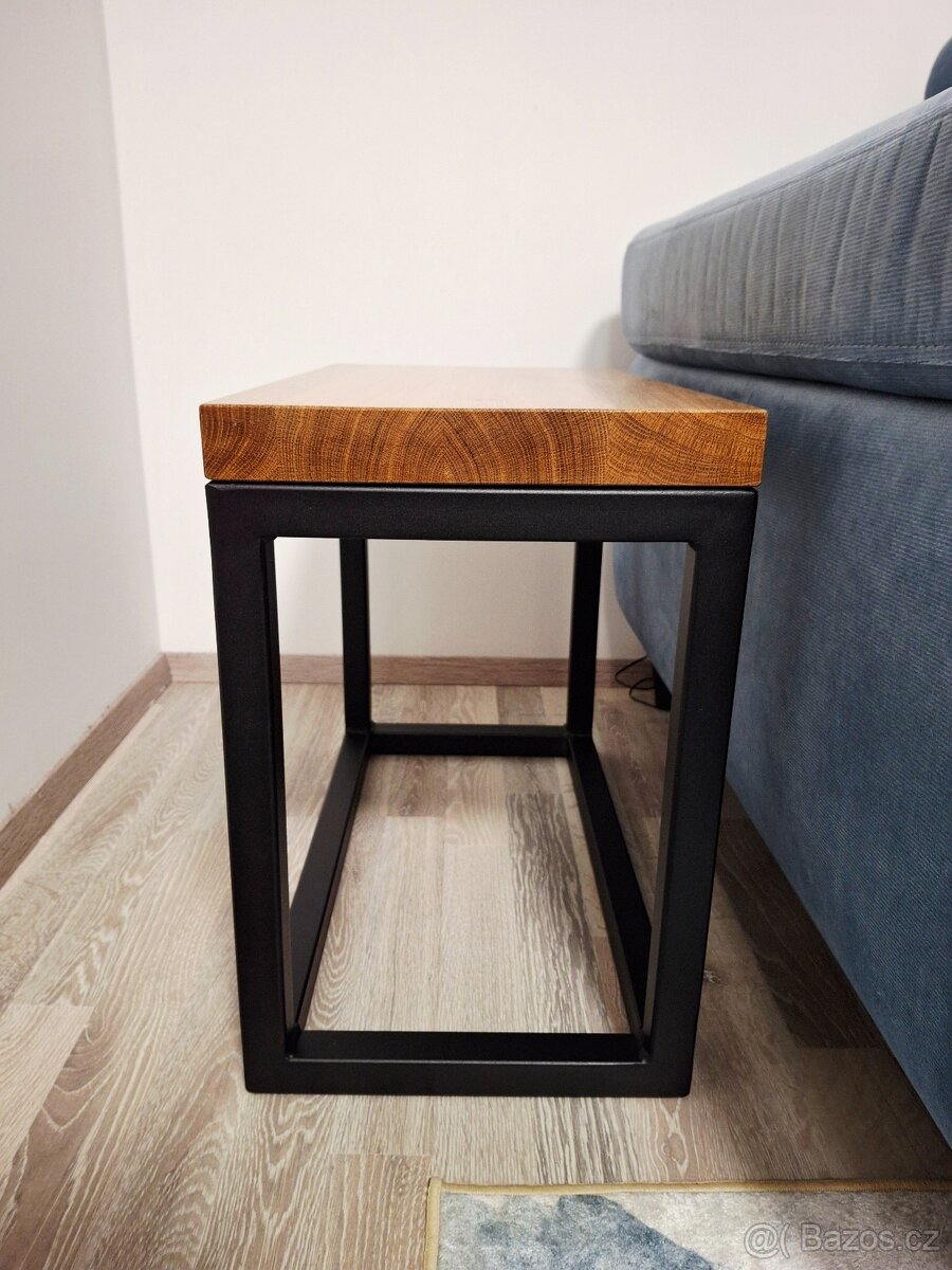 Dubový masivní stolek - 2