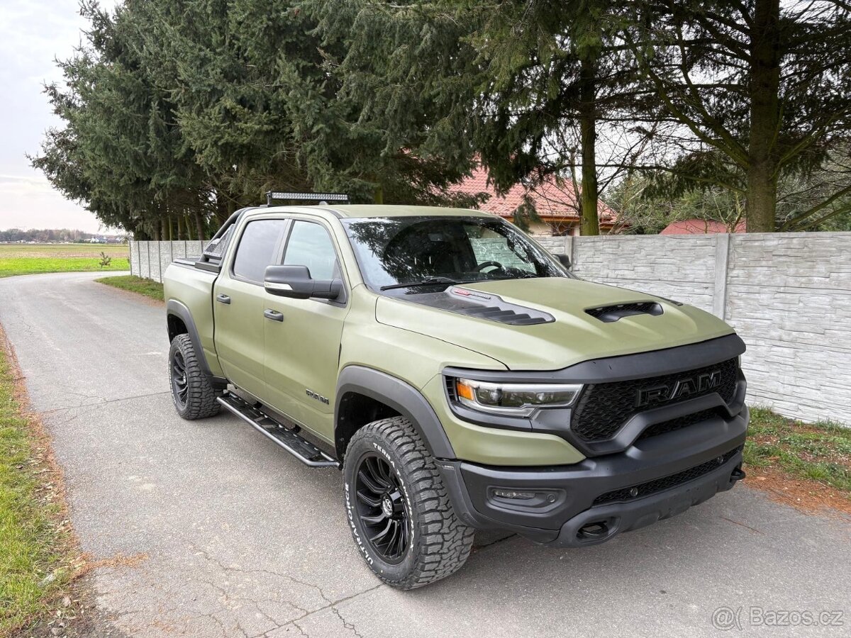 RAM 1500  5.7 hemi  TRX body Kit