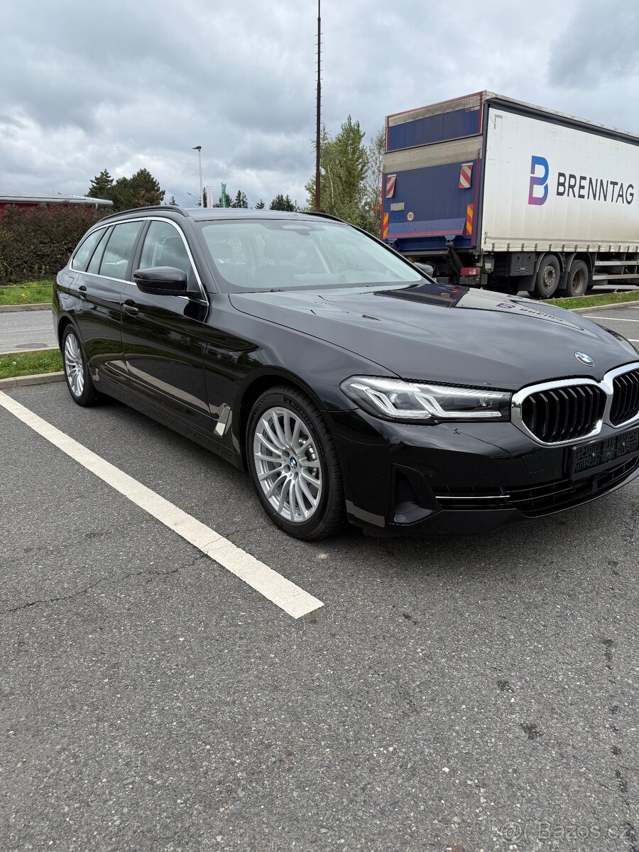 BMW 530e. 215 kW . 140000 km. - 2