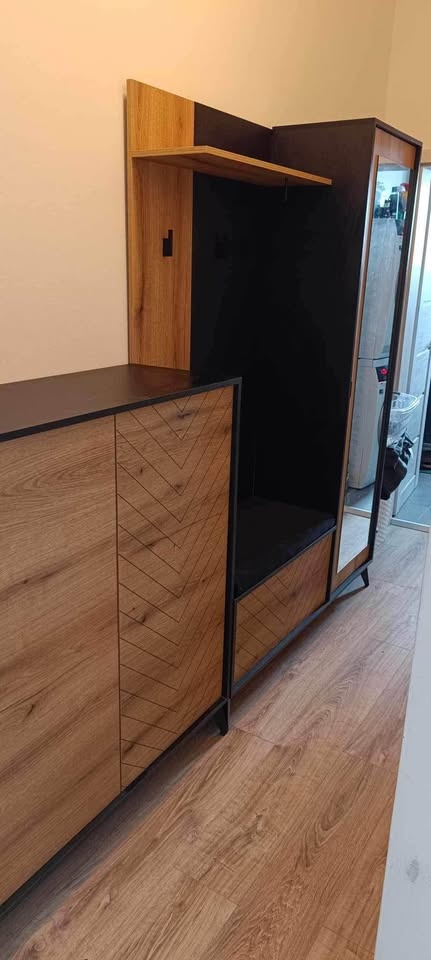 Předsíňová skříň - 2