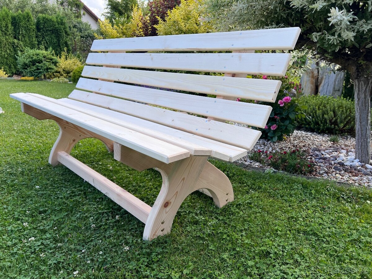 Lavička z masivu - 2