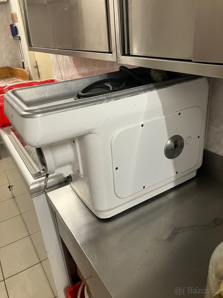 Mlýnek na maso Vlček RM 100 - 2