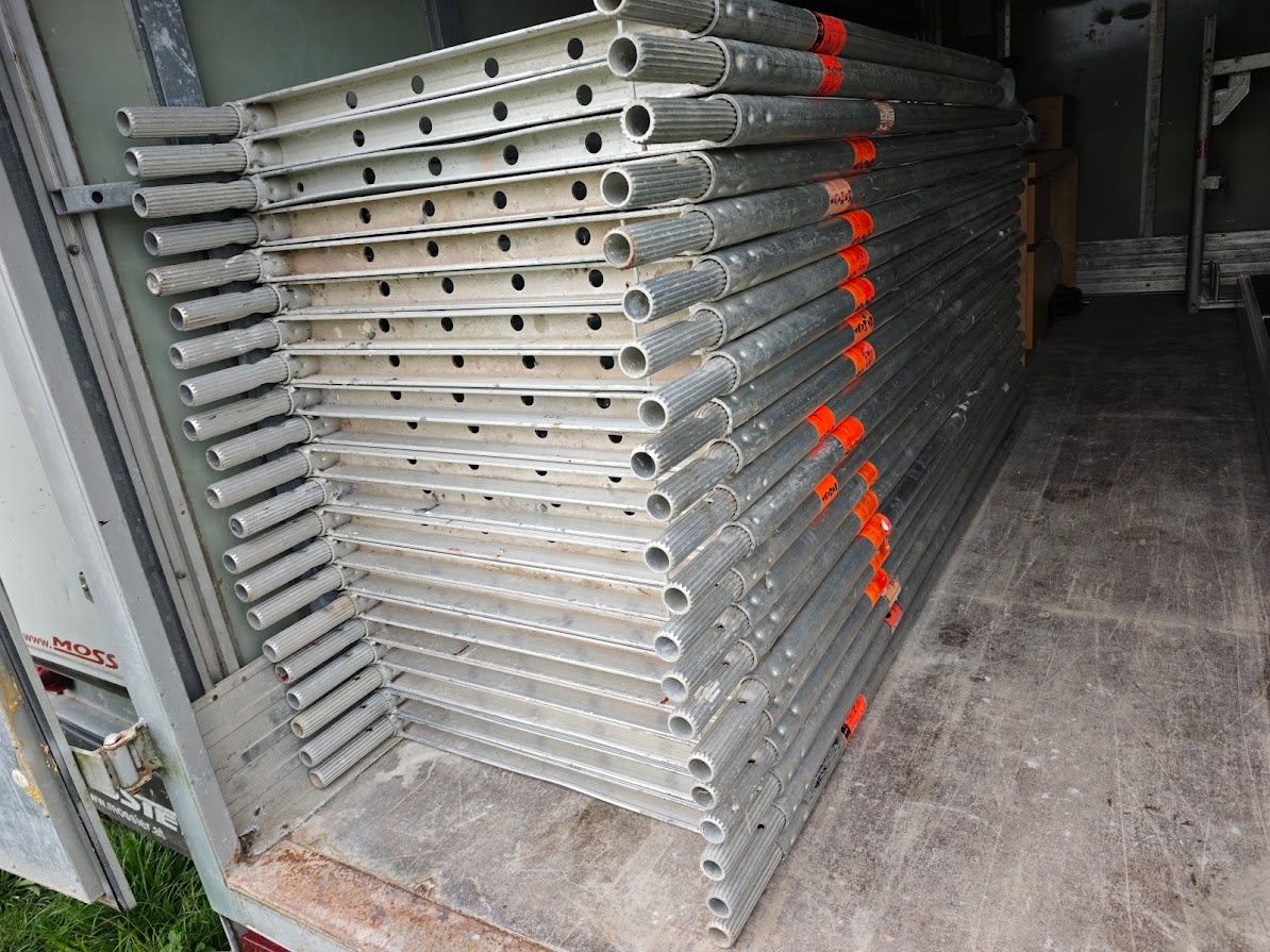 Prodám lešení Layher blitz 73 HLINÍKOVÉ 99m2 Alfix - 2