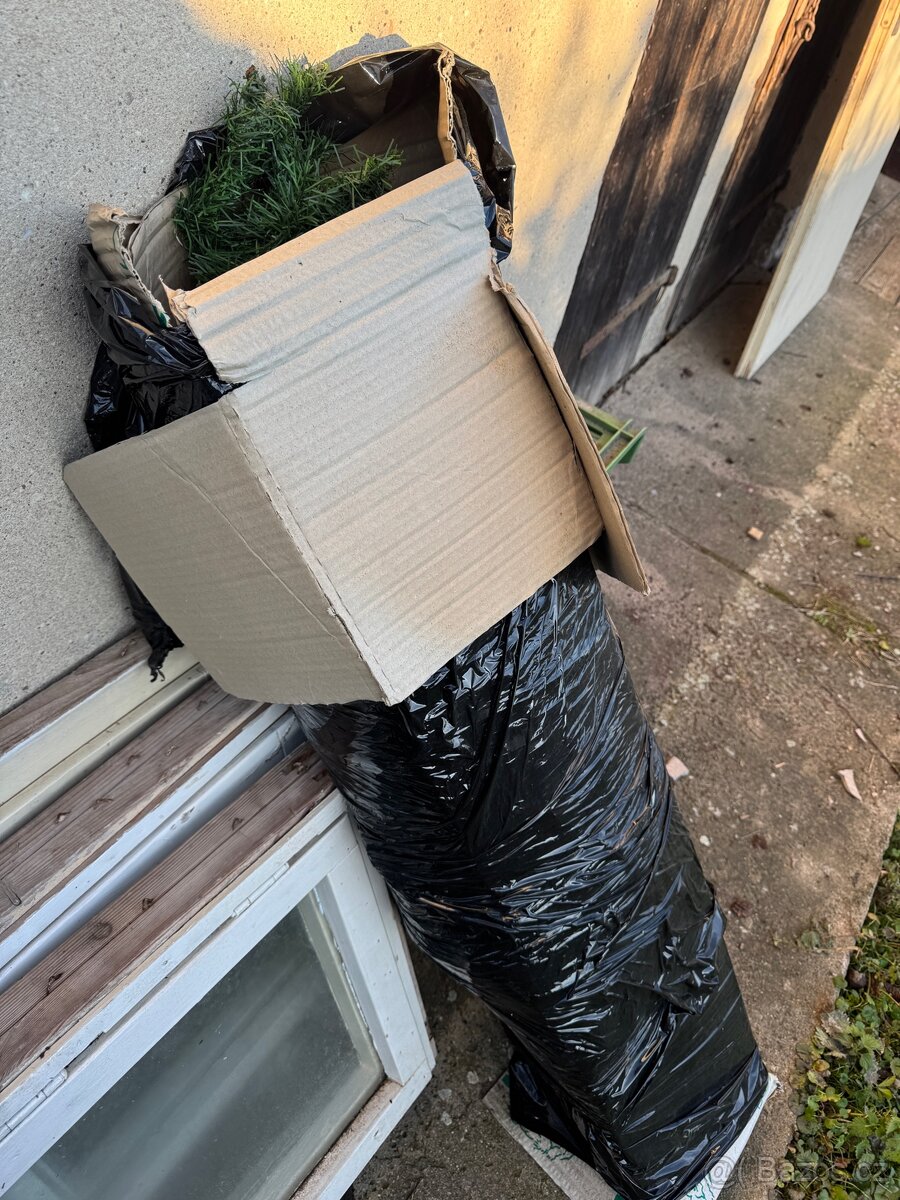 umělý vánoční stromek - 2