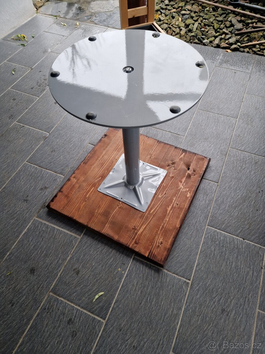 Masivní stůl - 2