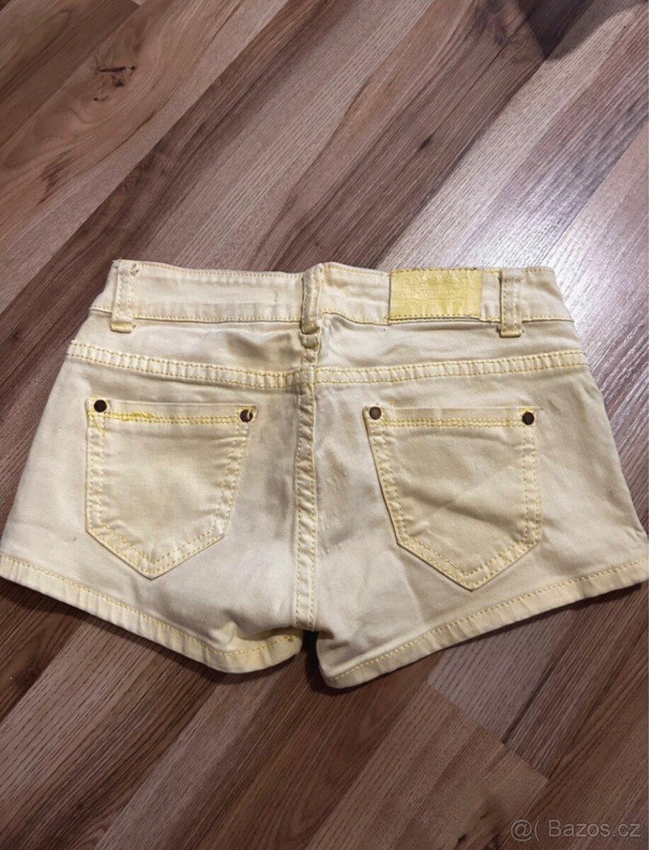 Světle žluté džínové kraťasy - 2