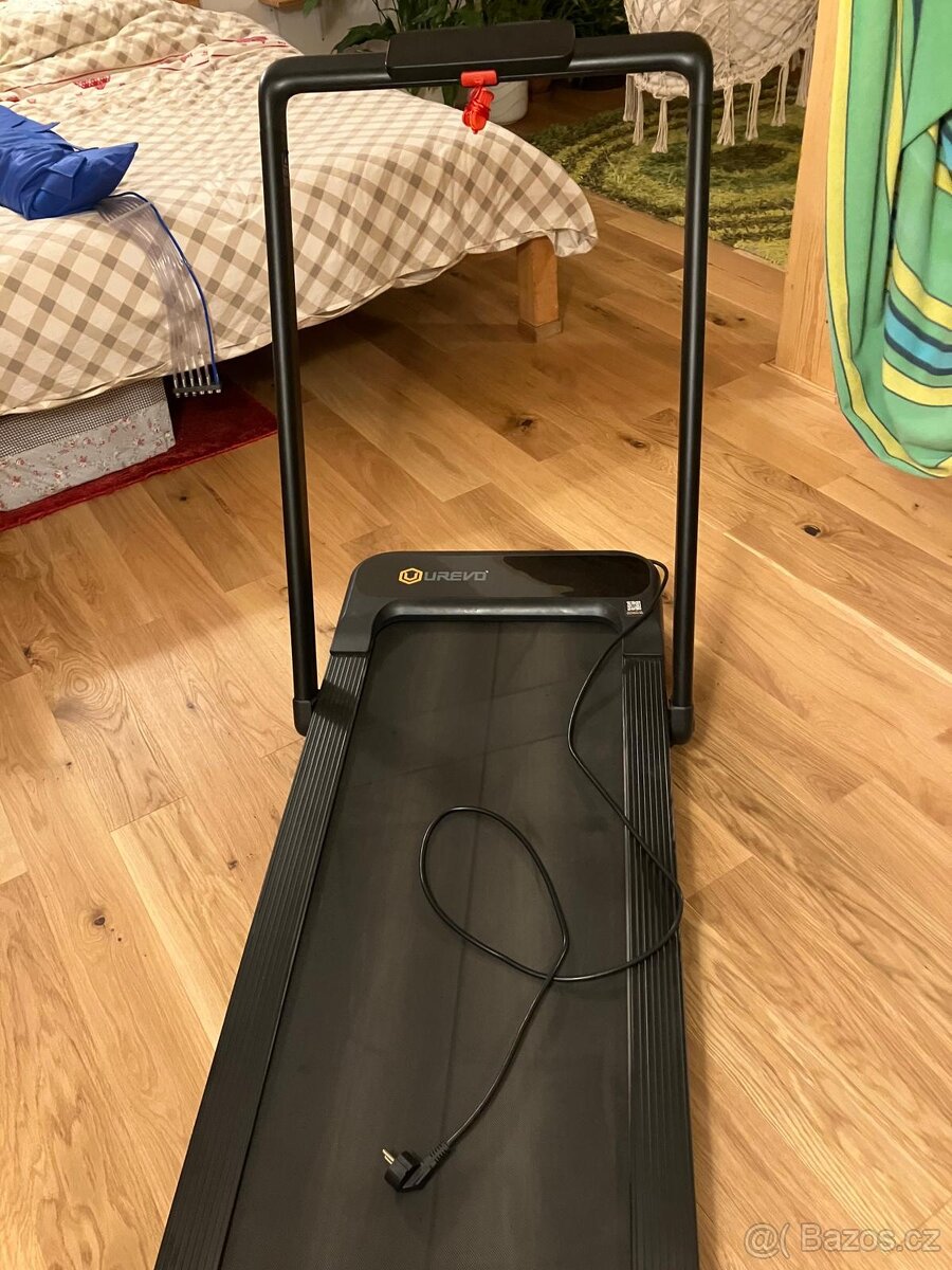 Běžecký pás UREVO, v záruce - 2