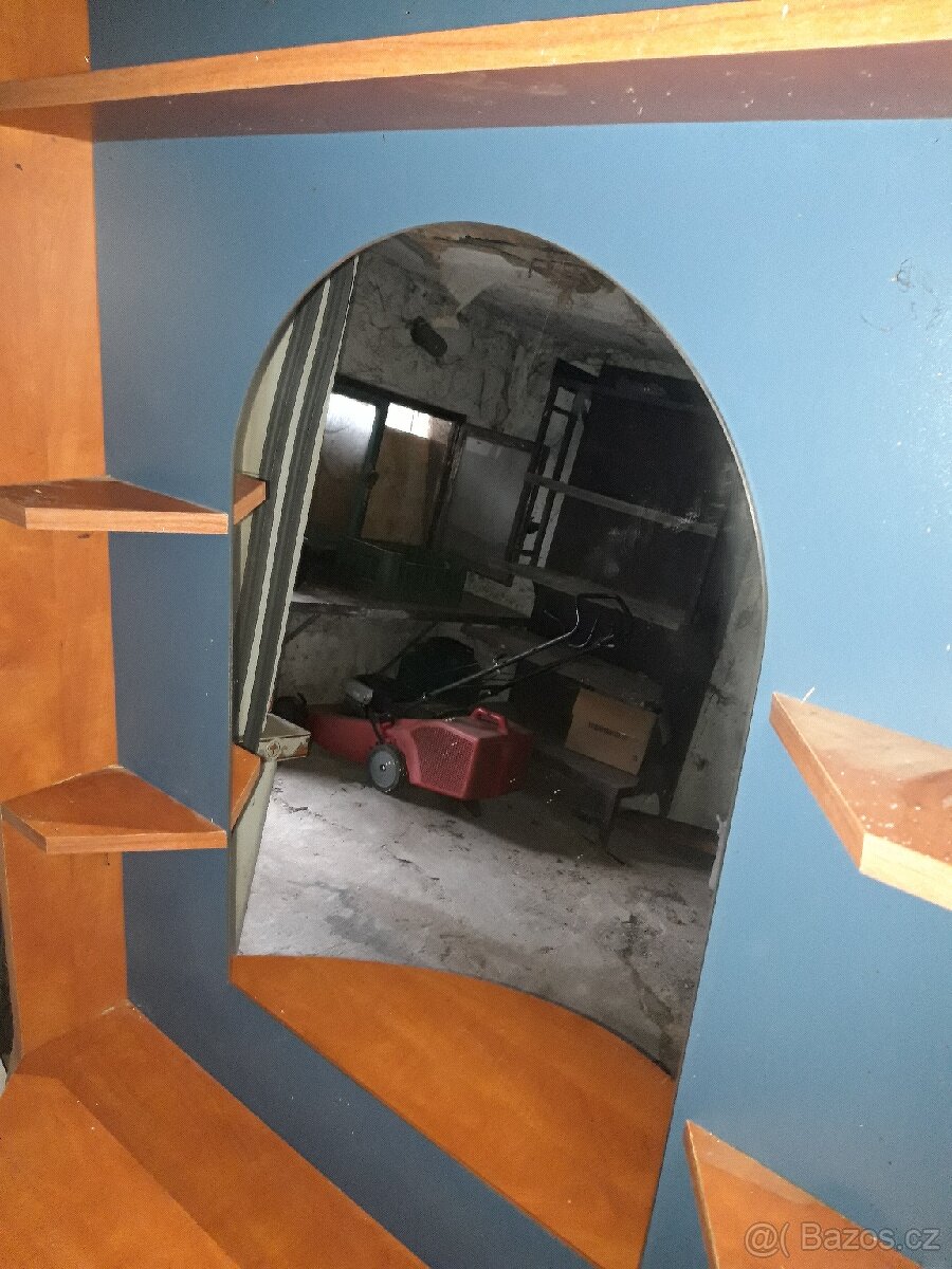 Zrcadlo - police - 2