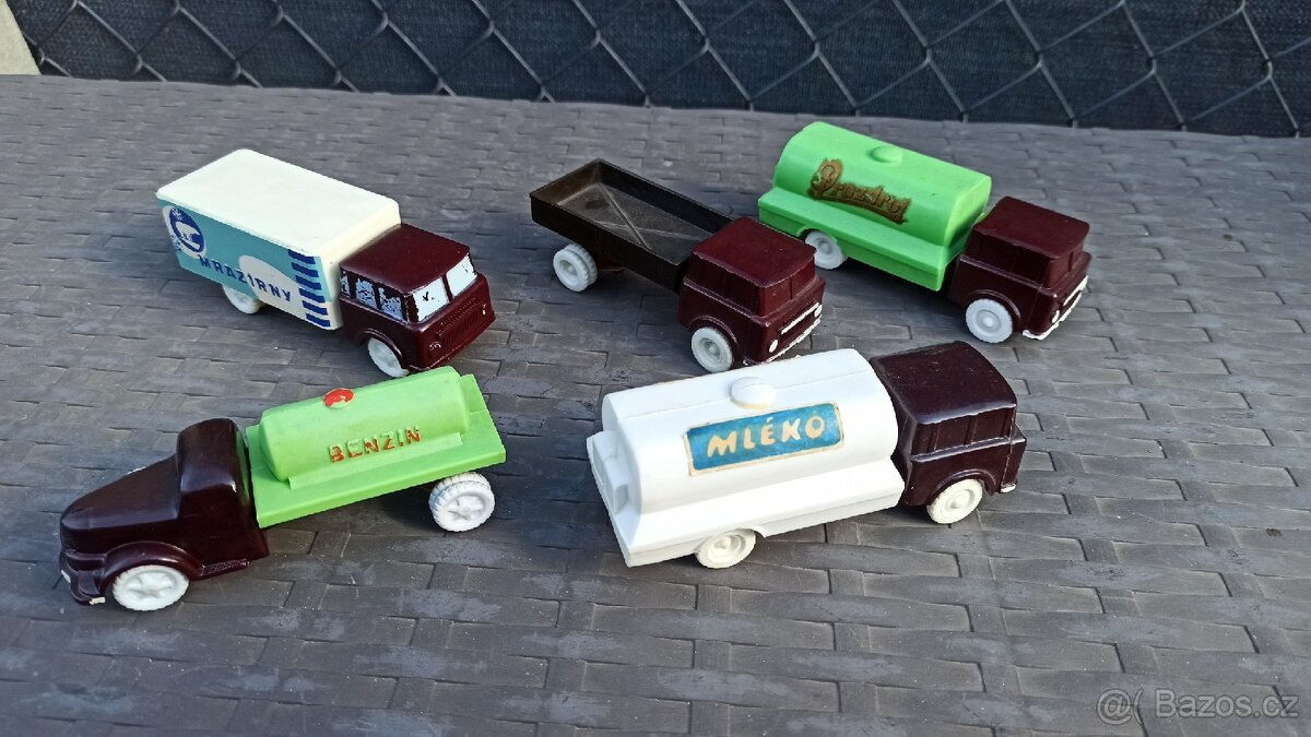 Bakelitová autíčka Směr - 2