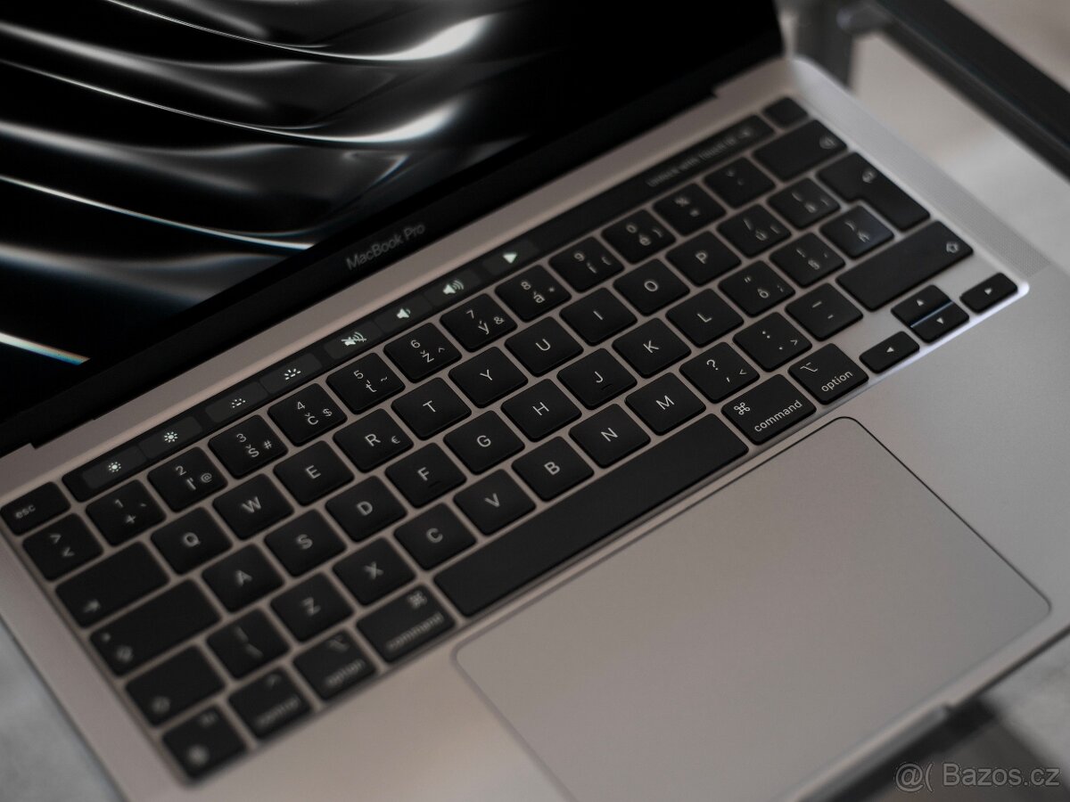 Macbook Pro M1 13" 100% baterie. STAV "JAKO NOVÝ" touchba - 2