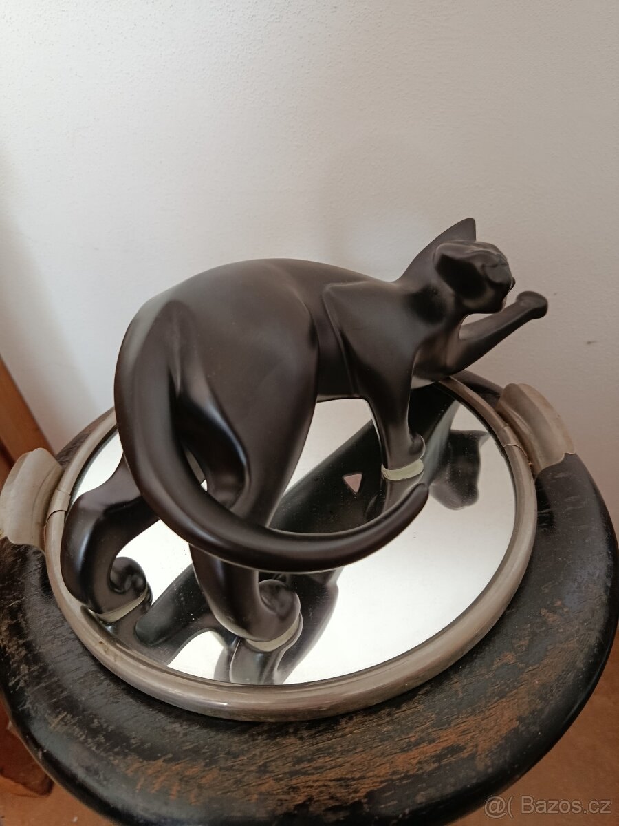 Royal Dux I. Valeria Koshkina soška hypnotizující kočka - 2