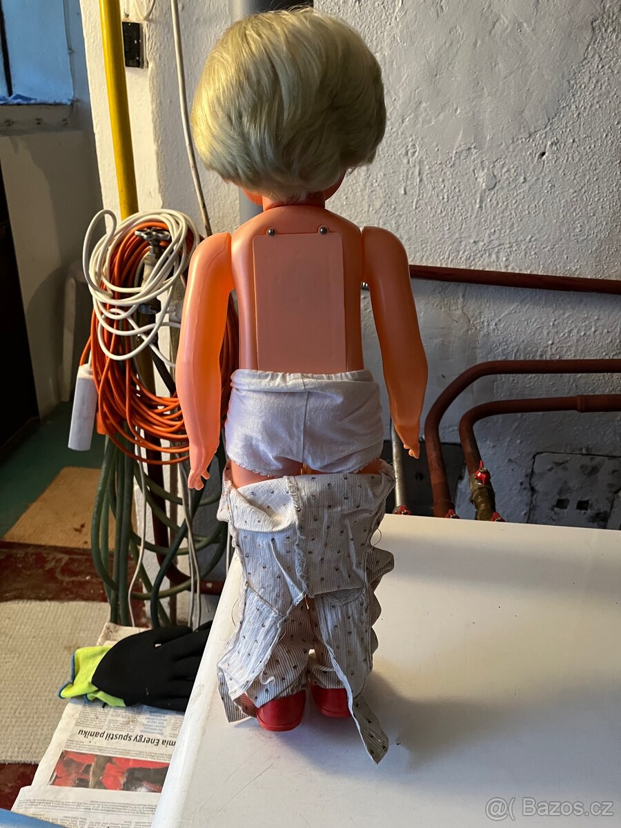 Penenka retro chodící, plačící - 2