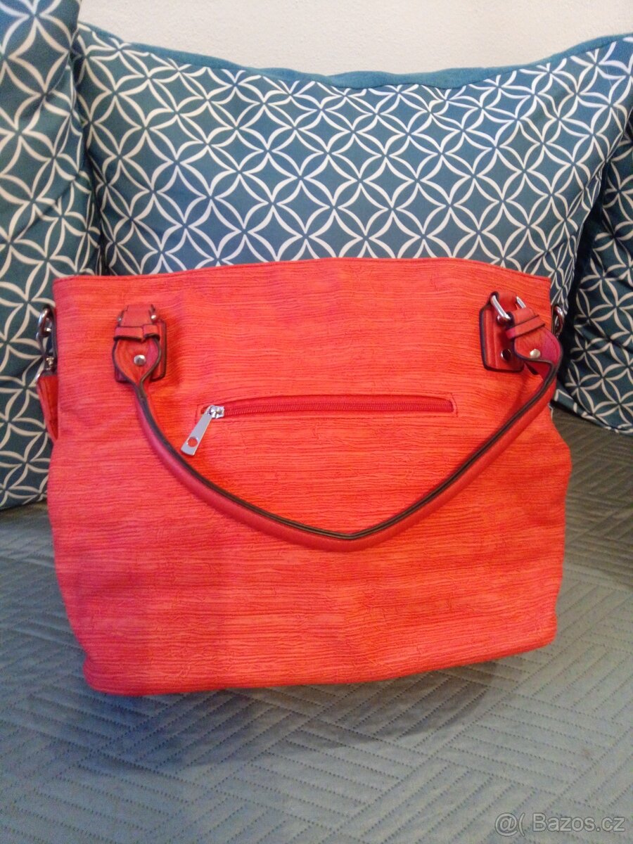 Červená kabelka - 2